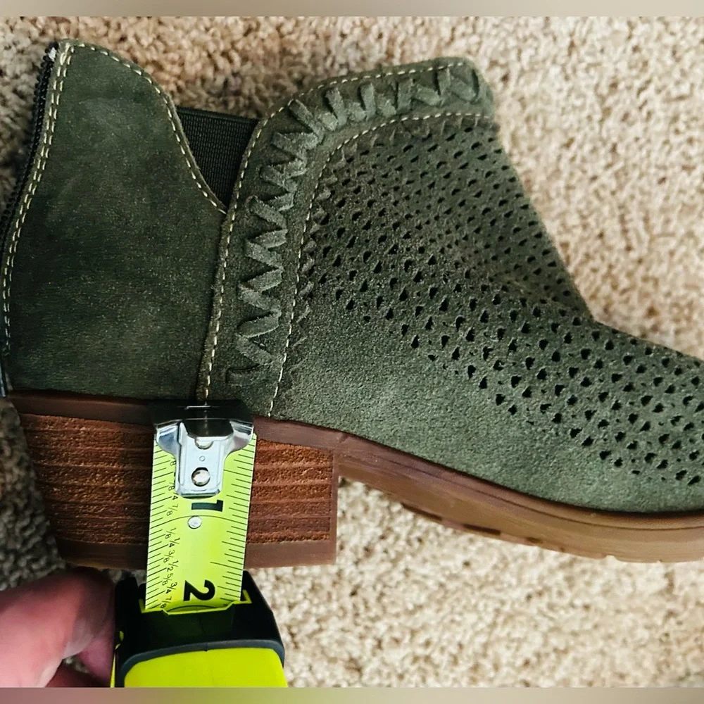 NIB Earth Origins Olive Green “Peak Perry” Perforated Suede Ankle Booties, 9M - Picture 9 of 16